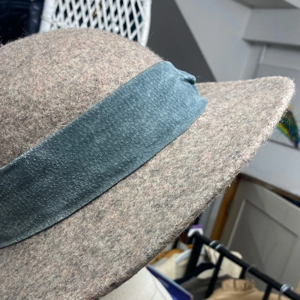 Vintage 70s- Whittal & Javits - mohair/neutral speckled tones with  teal band